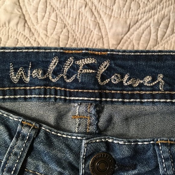 WALLFLOWER Classic Cuffed Denim Shorts Size 3 - Picture 7 of 14
